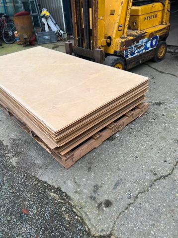 Hardboard platen gebruikte beschikbaar voor biedingen