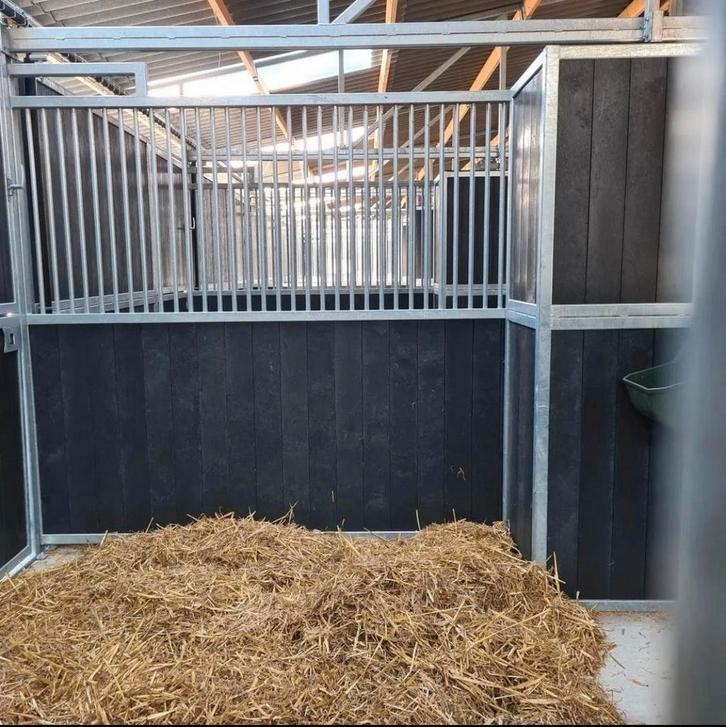 Pensionstalling aangeboden., Dieren en Toebehoren, Stalling en Weidegang, Stalling, 2 of 3 paarden of pony's
