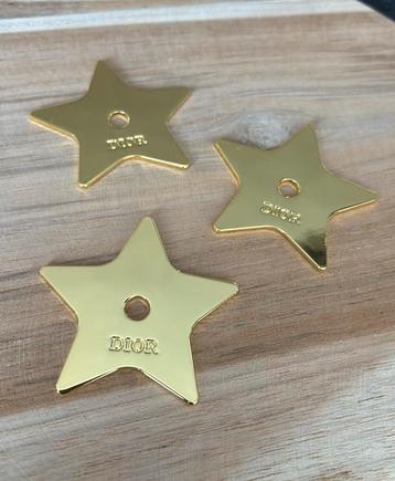 Dior kerst sterren beschikbaar voor biedingen