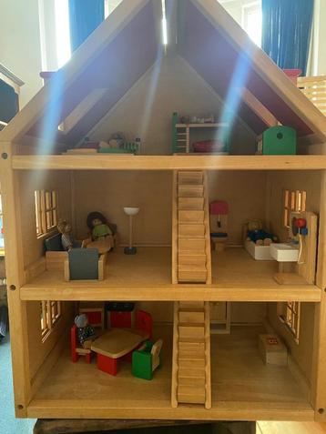 Houten Poppen Huis beschikbaar voor biedingen