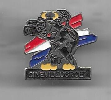 ROOD WIT BLAUW CINEVIDEOGROEP PIN beschikbaar voor biedingen