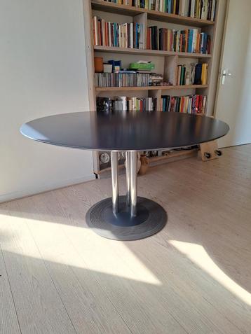 Leolux ronde eettafel Trias beschikbaar voor biedingen