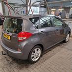 Subaru Trezia 1.3 Vvt-i 73KW 2011 Grijs Trekhaak Leder. bekl, Auto's, Subaru, Voorwielaandrijving, Euro 5, Trezia, Handgeschakeld