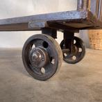 Industriële stellingkast, fabriekswagen, oude kast, stelling, Ophalen