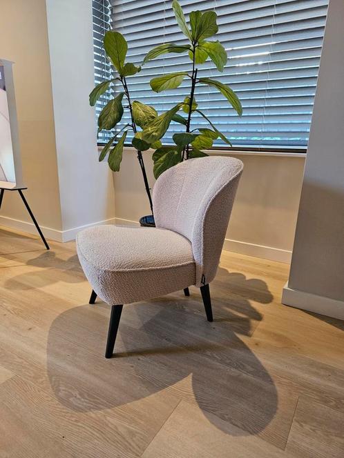 WOOOD Fauteuil Sara Boucle, Huis en Inrichting, Fauteuils, Zo goed als nieuw, Stof, 50 tot 75 cm, Minder dan 75 cm, Ophalen
