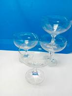 4 glazen coupe's voor evt.ijs., Verzamelen, Glas en Borrelglaasjes, Ophalen of Verzenden, Zo goed als nieuw, Overige typen