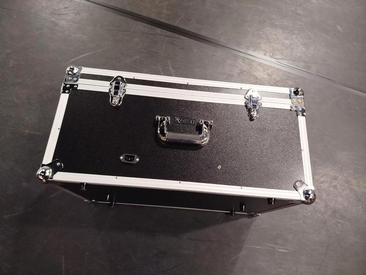 Innox universele flightcase met 230V aansluiting, Muziek en Instrumenten, Behuizingen en Koffers, Overige instrumenten, Flightcase