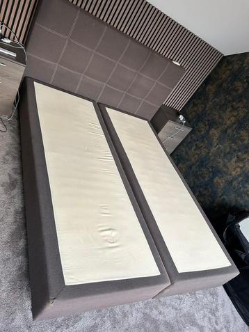 Gratis boxspring 160x210 af te halen!