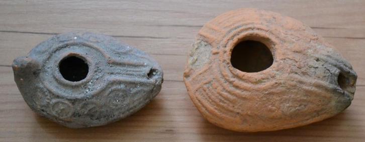 2 oude aardewerken olielampjes, Antiek en Kunst, Antiek | Keramiek en Aardewerk, Ophalen