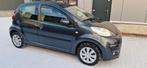 Peugeot 107 1.0 12V 5DR 2012 Grijs, Auto's, Voorwielaandrijving, Euro 5, 4 stoelen, Origineel Nederlands
