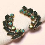 Vintage oorbellen clips groene bladeren strass jaren '50, Gebruikt, Verzenden, Glas, Knopjes of Stekers