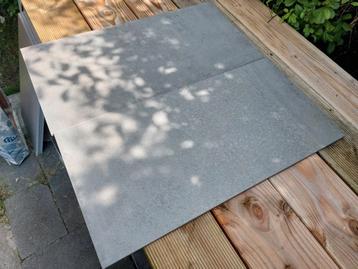 9 keramische tegels grijs taupe achtig.heel mooi.60x30cm  beschikbaar voor biedingen