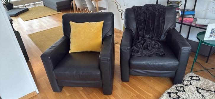 Two warm welcoming soft leather arm chairs, Huis en Inrichting, Fauteuils, Zo goed als nieuw, Ophalen