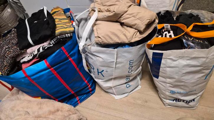 Mega Kledingpakket Dames XS/S - 3 Tassen Vol!, Kleding | Dames, Dames-kledingpakketten, Zo goed als nieuw, Maat 34 (XS) of kleiner