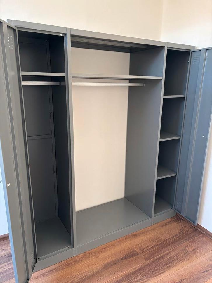 Grijze metalen kast - zo goed als nieuw!, Huis en Inrichting, Kasten | Kledingkasten, Zo goed als nieuw, 150 tot 200 cm, 25 tot 50 cm