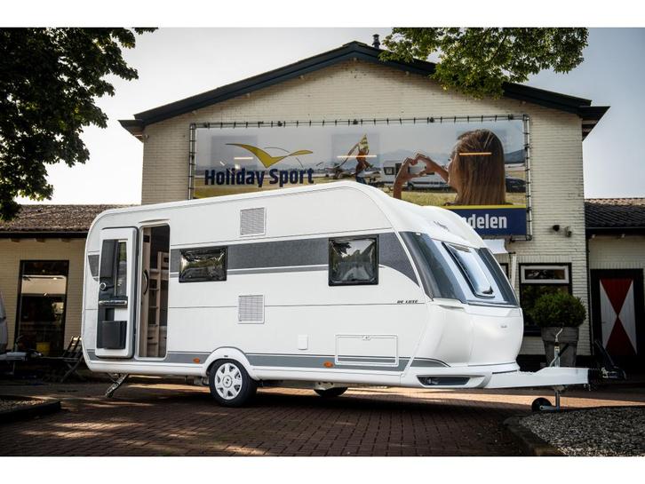 Hobby De Luxe 490 KMF - Model 2025, Caravans en Kamperen, Caravans, Bedrijf, tot en met 5, 1000 - 1250 kg, Treinzit, Hobby, Dwarsbed