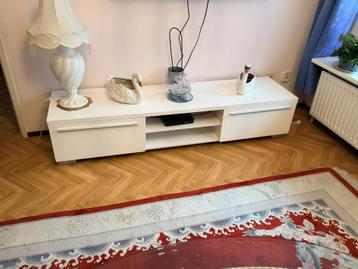 lage dressoir kastje beschikbaar voor biedingen