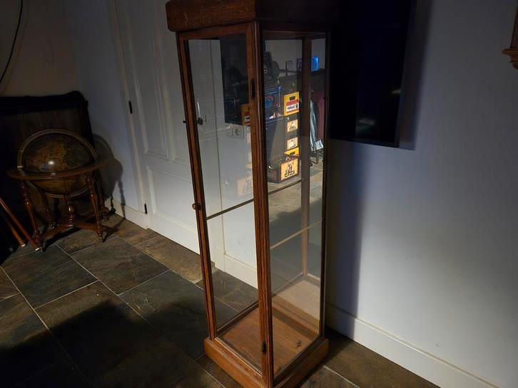 Mooie smalle vitrinekast, Huis en Inrichting, Kasten | Vitrinekasten, Gebruikt, 150 tot 200 cm, Minder dan 50 cm, 25 tot 50 cm