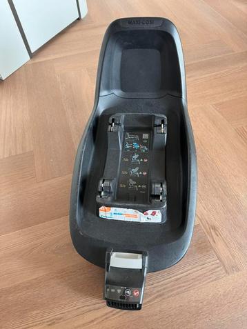 Isofix 2-wayfix - Maxicosi bevestiging - zo goed als nieuw beschikbaar voor biedingen