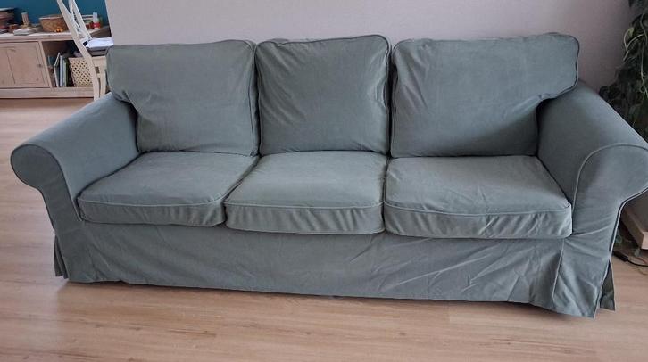 3-zits Ektorp bank + nieuwe (ongebruikte) groene Hakebo hoes, Huis en Inrichting, Banken | Bankstellen, Zo goed als nieuw, Rechte bank