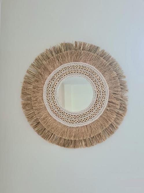Ronde wandspiegel raffia/kralen Hina uit Bali, Huis en Inrichting, Woonaccessoires | Spiegels, Nieuw, 50 tot 75 cm, Minder dan 100 cm