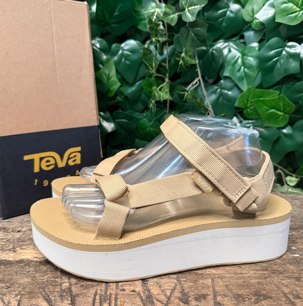Nieuwe prachtige sandalen van teva maat 41, Kleding | Dames, Schoenen, Nieuw, Sandalen of Muiltjes, Beige, Ophalen of Verzenden