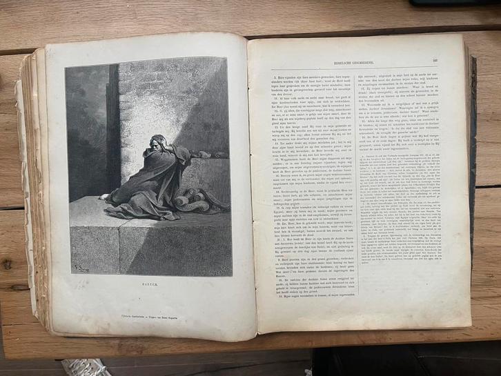 150 jaar oude bijbel met etsen Gustave Doré, Antiek en Kunst, Kunst | Etsen en Gravures, Ophalen of Verzenden