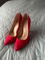 Schoenen met Hoge hakken, Pumps, Ophalen of Verzenden, Zo goed als nieuw, Rood