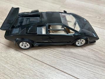 Lamborghini Countach 1:18 beschikbaar voor biedingen