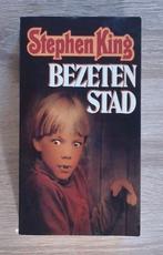 Stephen King - Bezeten Stad Paperback, Stephen King, Amerika, Ophalen, Gelezen