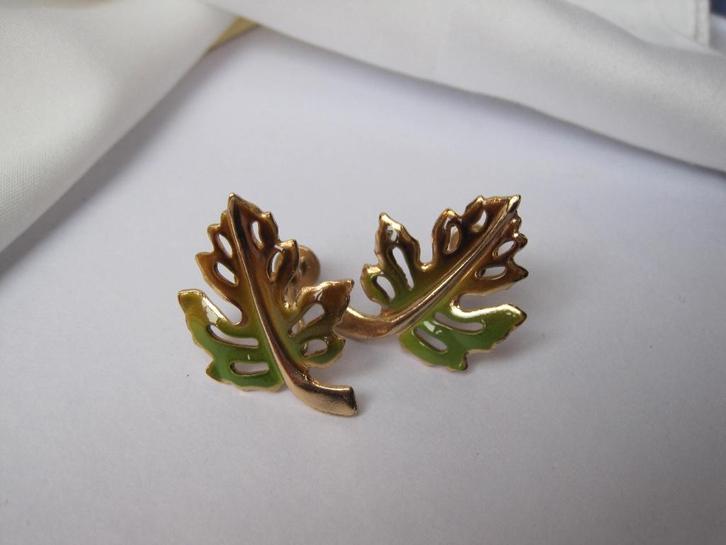 Oorbellen bladmodel met emaille herfstkleuren schroefmodel, Sieraden, Tassen en Uiterlijk, Oorbellen, Zo goed als nieuw, Overige materialen