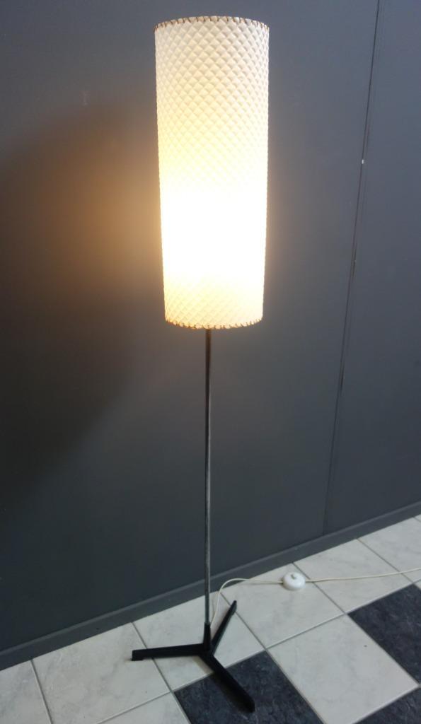 60 jaren vloer lamp met een gewafeld patroon witte koker kap, Huis en Inrichting, Lampen | Vloerlampen, Gebruikt, 150 tot 200 cm