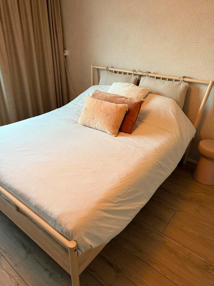 Bed incl matrassen en dekbed, Huis en Inrichting, Slaapkamer | Bedden, Zo goed als nieuw, Tweepersoons, 160 cm, 200 cm, Hout, Beige