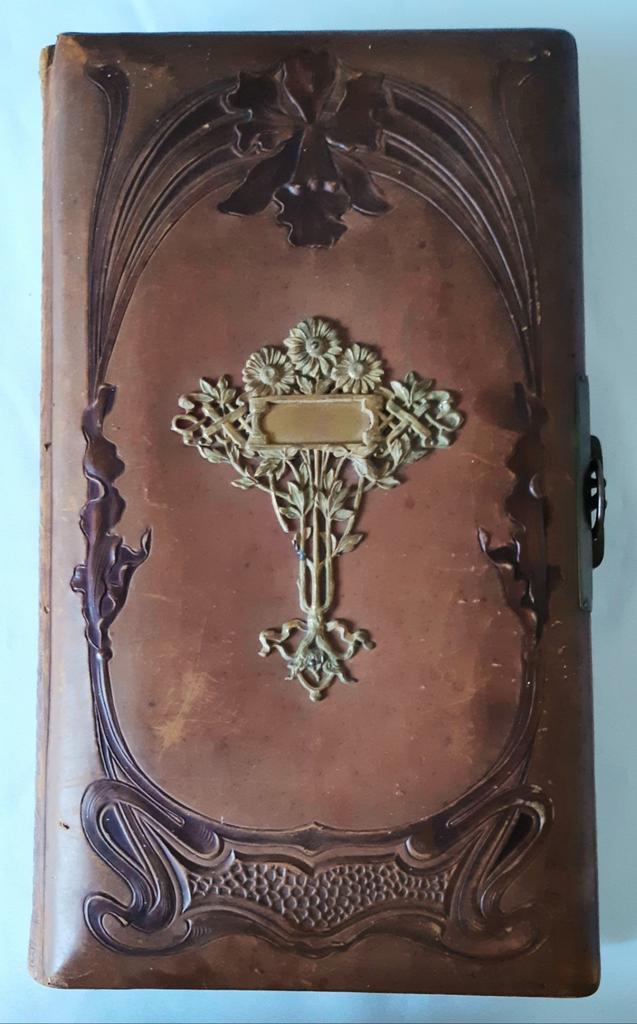 Art Nouveau Fotoalbum ca.1880 -1900. 32 cdv + kabinet Foto's, Antiek en Kunst, Antiek | Boeken en Bijbels, Ophalen of Verzenden