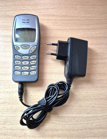 Nokia 3210 met originele oplader - achter frontje ontbreekt beschikbaar voor biedingen