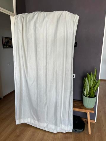 Wit/beige gordijnen beschikbaar voor biedingen