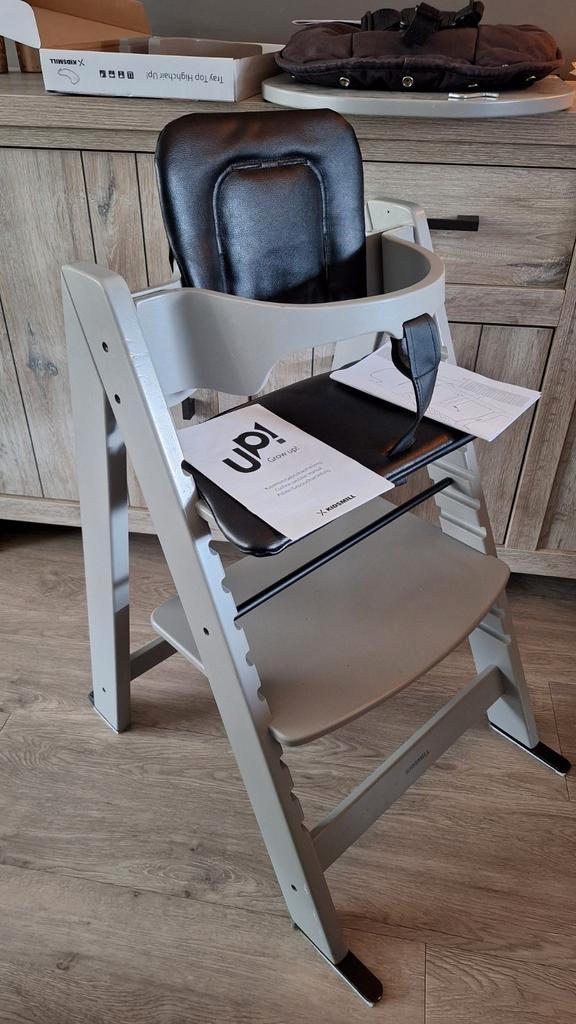 Kidsmill up! Solid grey, Kinderen en Baby's, Kinderstoelen, Zo goed als nieuw, Meegroeistoel, Aanschuifbaar, Afneembaar eetblad