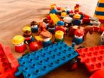 Duplo, Lego blokken en poppetjes en tafeltje., Ophalen of Verzenden, Gebruikt, Losse stenen, Duplo