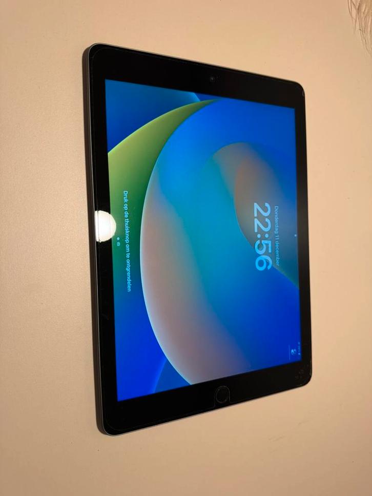 iPad 6e generatie 32GB Wi-Fi – Goede staat – Met case, Computers en Software, Apple iPads, Zo goed als nieuw, Apple iPad, Wi-Fi