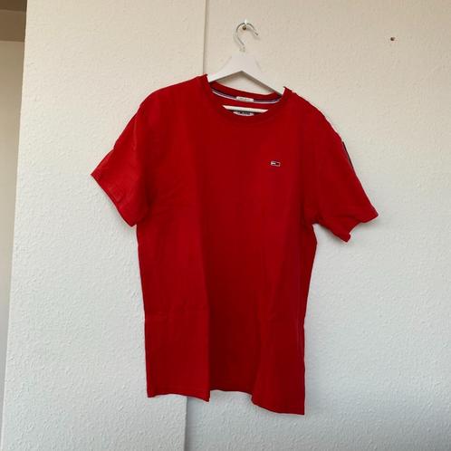 Tommy Jeans T-shirt L – rood met logo op de schouder, Kleding | Heren, T-shirts, Zo goed als nieuw, Maat 52/54 (L), Rood, Ophalen of Verzenden