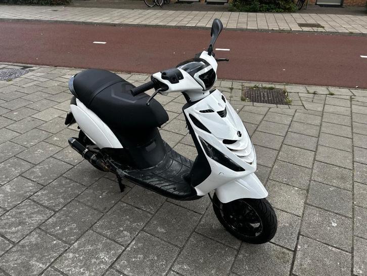 Piaggio zip 4t 50cc, Fietsen en Brommers, Scooters | Piaggio, Gebruikt, Zip, Maximaal 45 km/u, Benzine, Ophalen