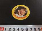 sticker Olivia Newton - John  TY906, Verzamelen, Ophalen, Zo goed als nieuw