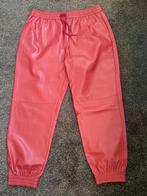 ZARA wijnrode leren jogger broek maat L, Kleding | Dames, Broeken en Pantalons, Zara, Maat 42/44 (L), Ophalen of Verzenden, Zo goed als nieuw