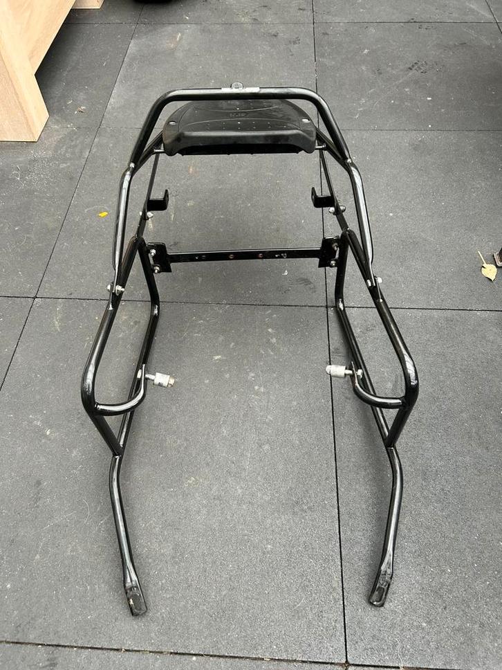 Bagagerek met GIVI Topkoffer, Motoren, Accessoires | Koffers en Tassen, Gebruikt, Ophalen