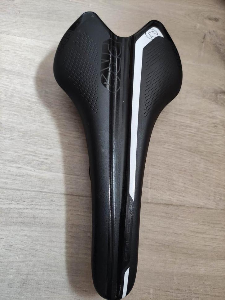 PRO Falcon Zadel  nieuw, Fietsen en Brommers, Fietsonderdelen, Nieuw, Racefiets, Zadel, Ophalen of Verzenden