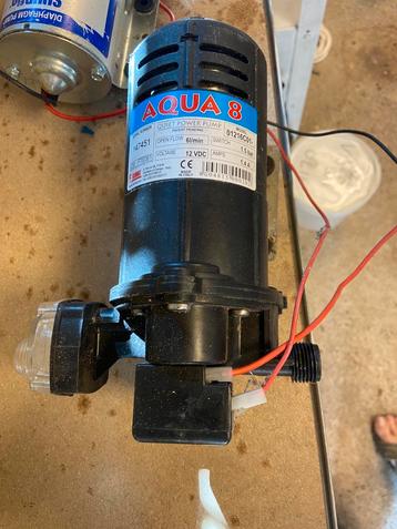 Waterpompen 2 x voor boot of camper 45 euro beschikbaar voor biedingen