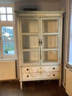 Klassieke handbeschilderde kast met glazen deuren, Huis en Inrichting, Kasten | Vitrinekasten, Ophalen, Gebruikt, 100 tot 150 cm