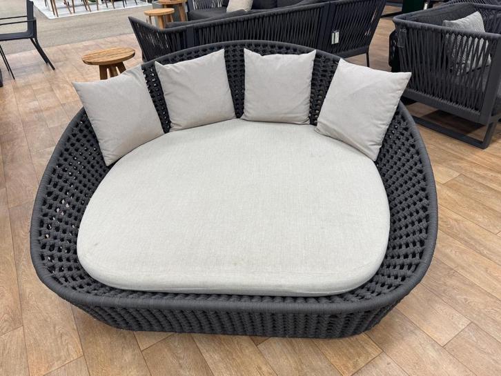 Dagbed Vigo | Borek | Showroommodel, Tuin en Terras, Ligbedden, Zo goed als nieuw, Ophalen