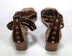98. Suède sandalen in originele doos, Louis Vuitton, Ophalen of Verzenden, Zo goed als nieuw, Bruin, Sandalen of Muiltjes