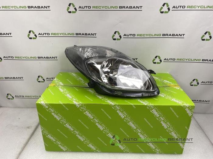 Koplamp rechts van een Toyota Yaris, Gebruikt, -, -, Ophalen of Verzenden